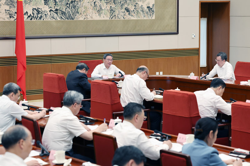 以“加快發(fā)展數字經濟，促進數字技術與實體經濟深度融合”為主題，進行第三次專題學習