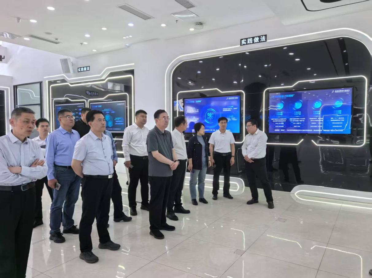 公司領(lǐng)導(dǎo)隨團(tuán)赴海南考察 助力濰坊打造智慧農(nóng)業(yè)新高地