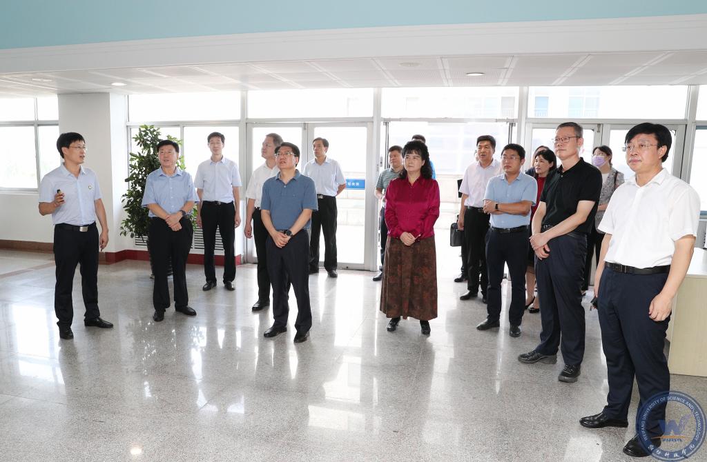 山東省教育廳黨組書記、廳長(zhǎng)鄧云鋒一行蒞臨公司調(diào)研指導(dǎo)